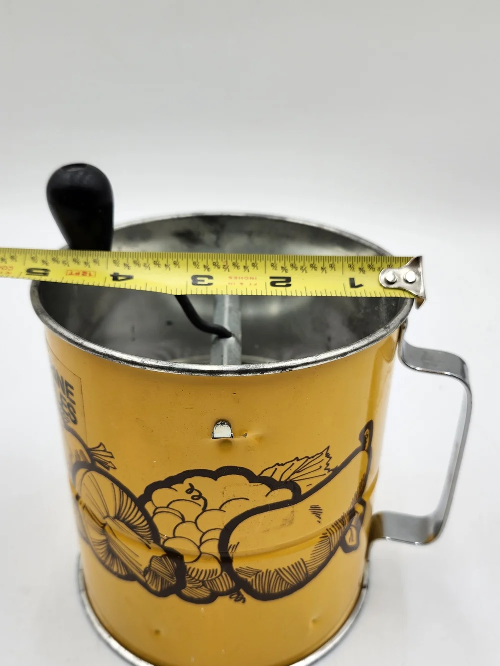VINTAGE ANDROCK 3 SCREEN FLOUR SIFTER - YELLOW WITH VEGGIE DESIGN